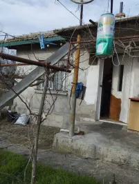 малка къща с голям двор